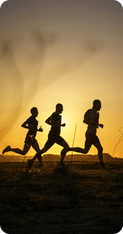 Coureurs au couché du soleil